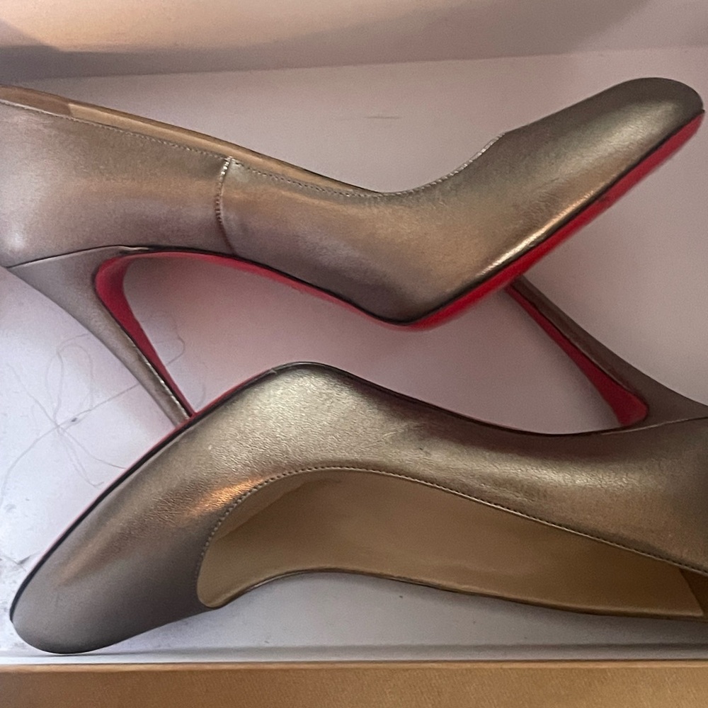 NIB !!! CHRISTIAN LOUBOUTIN GOLD FIFI 100 Round Toe 38